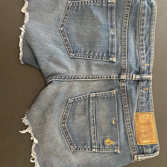 Volcom Jean shorts - Picture 2 of 3